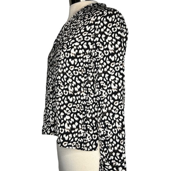 Banana Republic blouse petite XS Leopard black white long sleeve V-neck button f - Picture 2 of 14